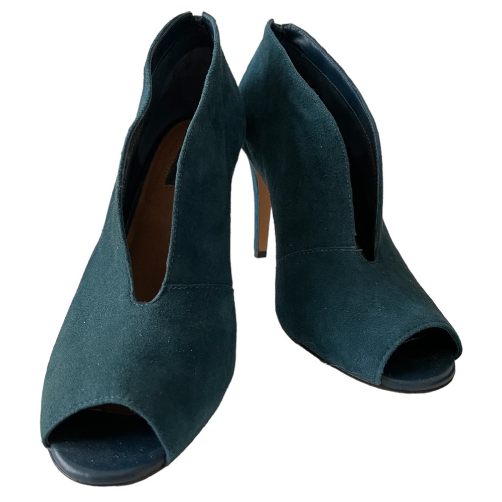 Halogen Katrina booties, suede, size 8
